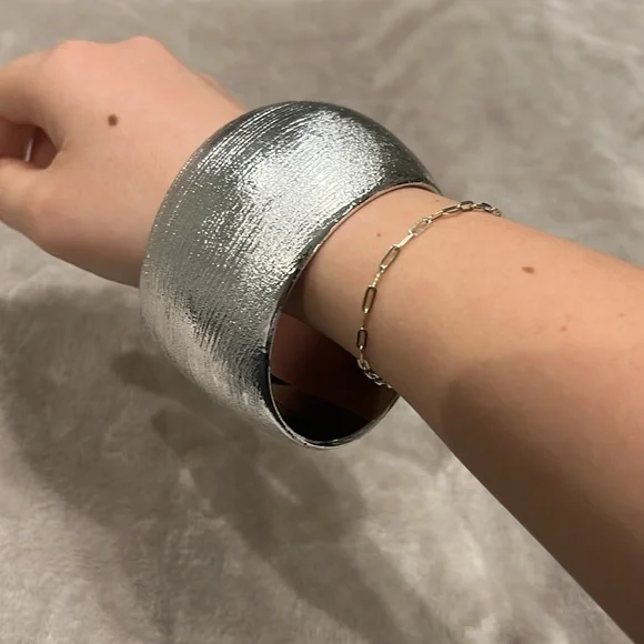 Silver bangle - Picture 2 of 4